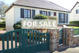 Detached House with Landscaped Mature Garden