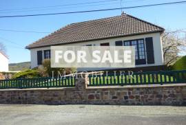Detached House with Landscaped Mature Garden