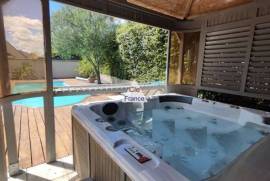 Beautiful Family Home with Swimming Pool