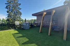 Detached house for rent in Jurmala, 645.00m2