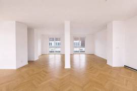 Glamour & Elegance: Exclusive 3-room Penthouse next to Winterfeldtplatz in Shoneberg