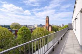 Spacious 3-room penthouse with 2 balconies in the beautiful Schoneberg