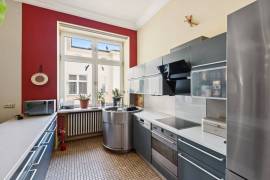 Ready to move: 5-room apartment with sauna and balcony near the KaDeWe