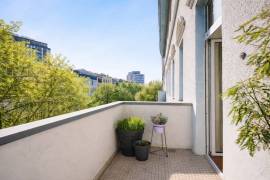 Ready to move: 5-room apartment with sauna and balcony near the KaDeWe