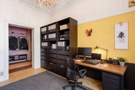 Ready to move: 5-room apartment with sauna and balcony near the KaDeWe