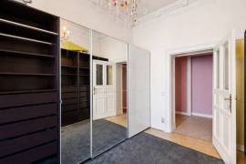 Ready to move: 5-room apartment with sauna and balcony near the KaDeWe