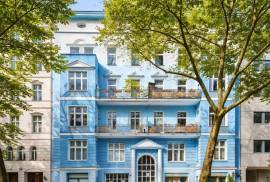 Ready to move: 5-room apartment with sauna and balcony near the KaDeWe