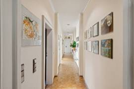 Ready to move: 5-room apartment with sauna and balcony near the KaDeWe