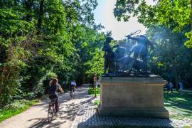 Ready to move: 5-room apartment with sauna and balcony near the KaDeWe