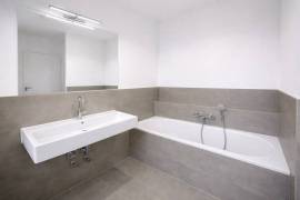 Living comfort at the highest level - modern 4-room apartment in Schoneberg