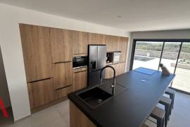 8 room, 293m2 House for sale in Magalas - 895 000 € *