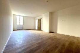 7 room, 230m2 Townhouse for sale in Roujan - 239 000 € *
