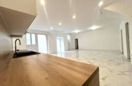 7 room, 230m2 Townhouse for sale in Roujan - 239 000 € *