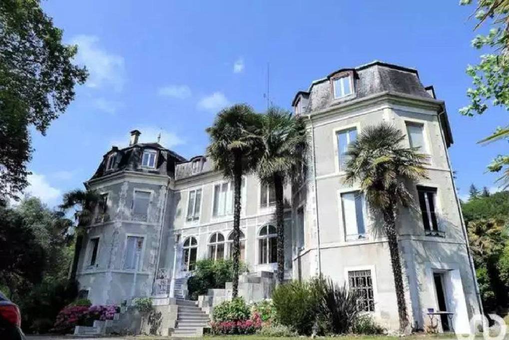 Ref: 2390 - Elegant and spacious apartment in a chateau in Pau