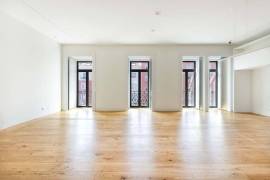 Apartment T3, 173m2, excellent condition, large areas, view and parking on Avenidas Novas - Lisboa
