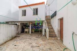 2 bedroom house, with annexes and backyard, in the heart of Praia da Luz - Lagos