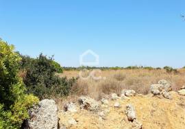 Rustic Land with Hole in Alcantarilha