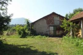 Spacious rural property with good road access, suitable for farming and manufacturing activities just 20 km away from big city in Bulgaria