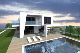 Novigrad, building land in a great location with a view of the sea!