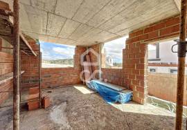 House T4 inserted in gated community