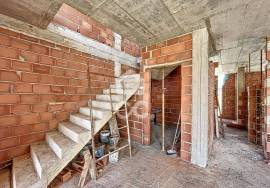 House T4 inserted in gated community