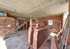 House T4 inserted in gated community