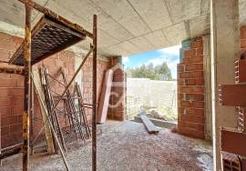 House T4 inserted in gated community