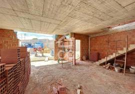 House T4 inserted in gated community