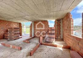House T4 inserted in gated community