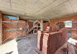 House T4 inserted in gated community