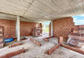 House T4 inserted in gated community
