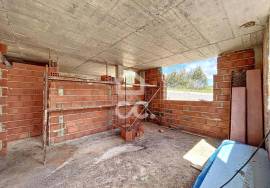 House T4 inserted in gated community