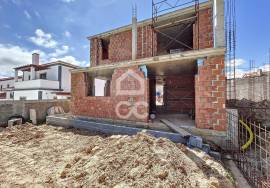 House T4 inserted in gated community