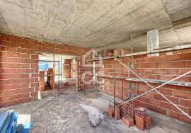 House T4 inserted in gated community