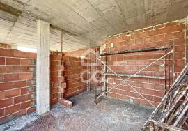 House T4 inserted in gated community