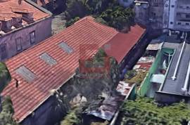 Building with approved project in the center of Porto