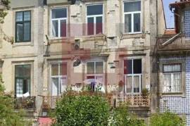 Building with approved project in the center of Porto