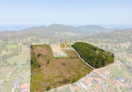 Land with 48.755m2 + Old house + Ruin in Achada do Barro