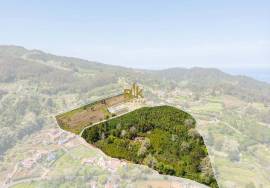 Land with 48.755m2 + Old house + Ruin in Achada do Barro