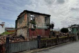 House in Ruin - Loureiro