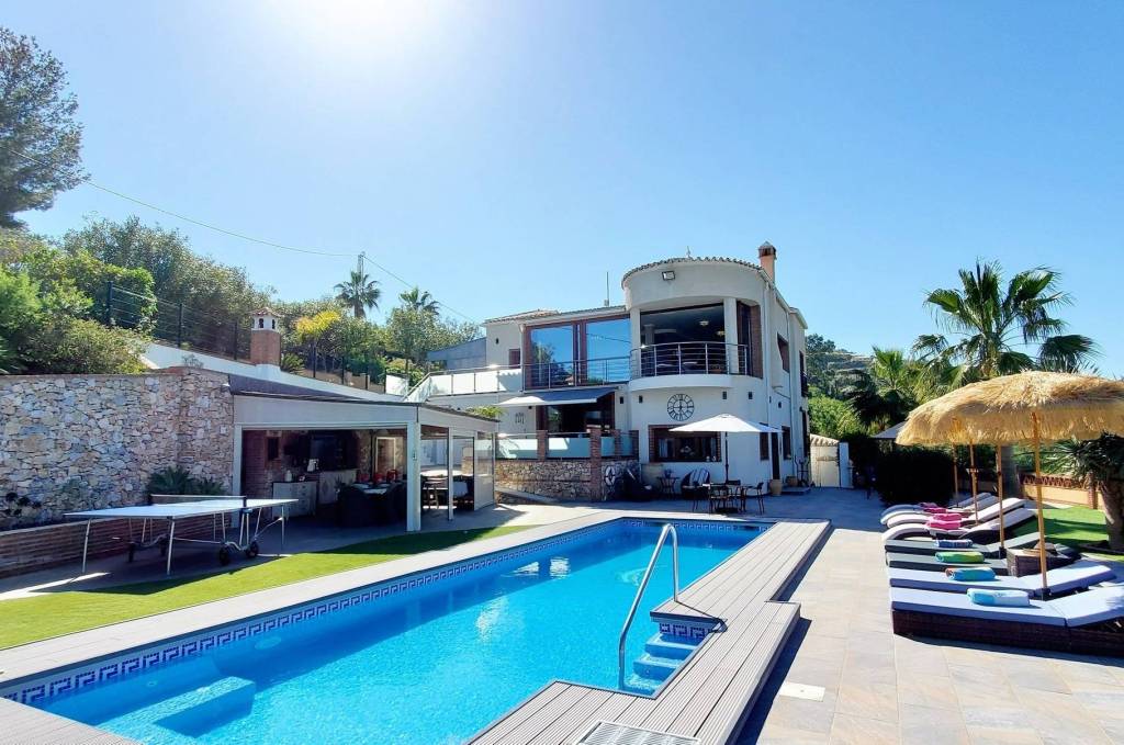 Villa with luxury apartments