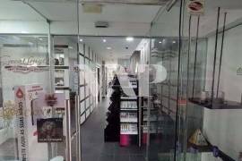 Commercial shop for sale in Vilamoura, within walking distance of Vilamoura Marina