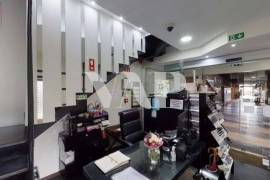 Commercial shop for sale in Vilamoura, within walking distance of Vilamoura Marina