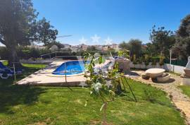 ALBUFEIRA - CENTRO -4 BEDROOMS - SWIMMING POOL AND GARDEN