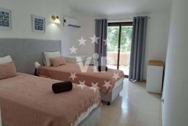 ALBUFEIRA - CENTRO -4 BEDROOMS - SWIMMING POOL AND GARDEN