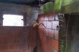 2 Villas to recover in Roriz with 1460m2