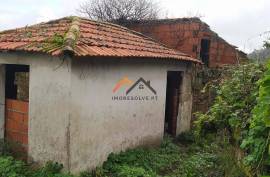 2 Villas to recover in Roriz with 1460m2