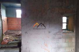2 Villas to recover in Roriz with 1460m2