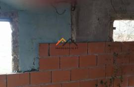 2 Villas to recover in Roriz with 1460m2