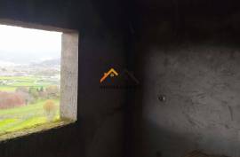 2 Villas to recover in Roriz with 1460m2